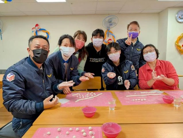 互盛中壢 |社團法人台灣比較刑法學會附設臺北市私立誠實居家長照機構X製作冬至湯圓 互盛嘉義 |財團法人嘉義縣志願服務協會 X 協助槌球活動 擔任工作人員