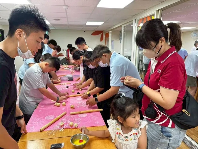 互盛中壢|社團法人台灣比較刑法學會附設臺北市私立誠實居家長照機構X 月餅飄香暖人心,攜手共融過中秋 互盛中壢|社團法人台灣比較刑法學會附設臺北市私立誠實居家長照機構X 月餅飄香暖人心,攜手共融過中秋